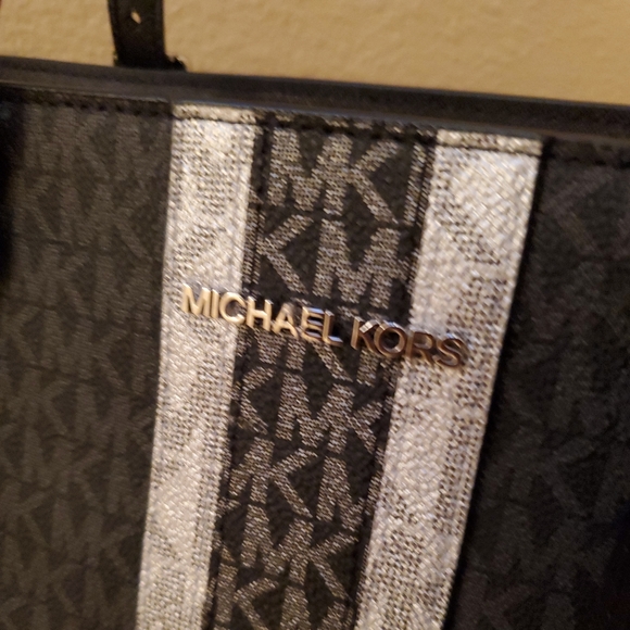 Michael kors Gilly Drawstring Large Top Zip Tote - Picture 3 of 9